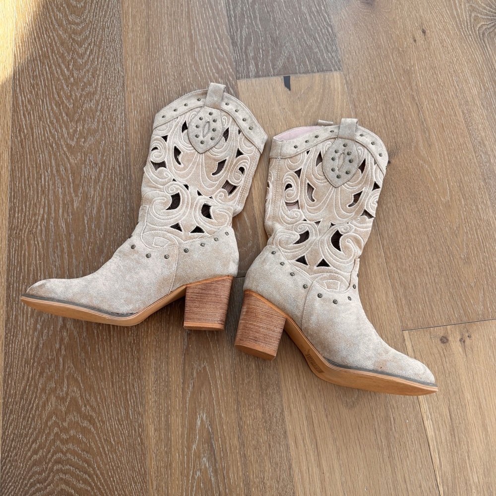 New Studded Lace Hollow Out Beige Velveteen Western Heeled Boots 6.5 37 - Picture 5 of 7
